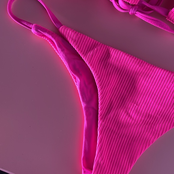 Neon Frankie’s bikini - Picture 2 of 11